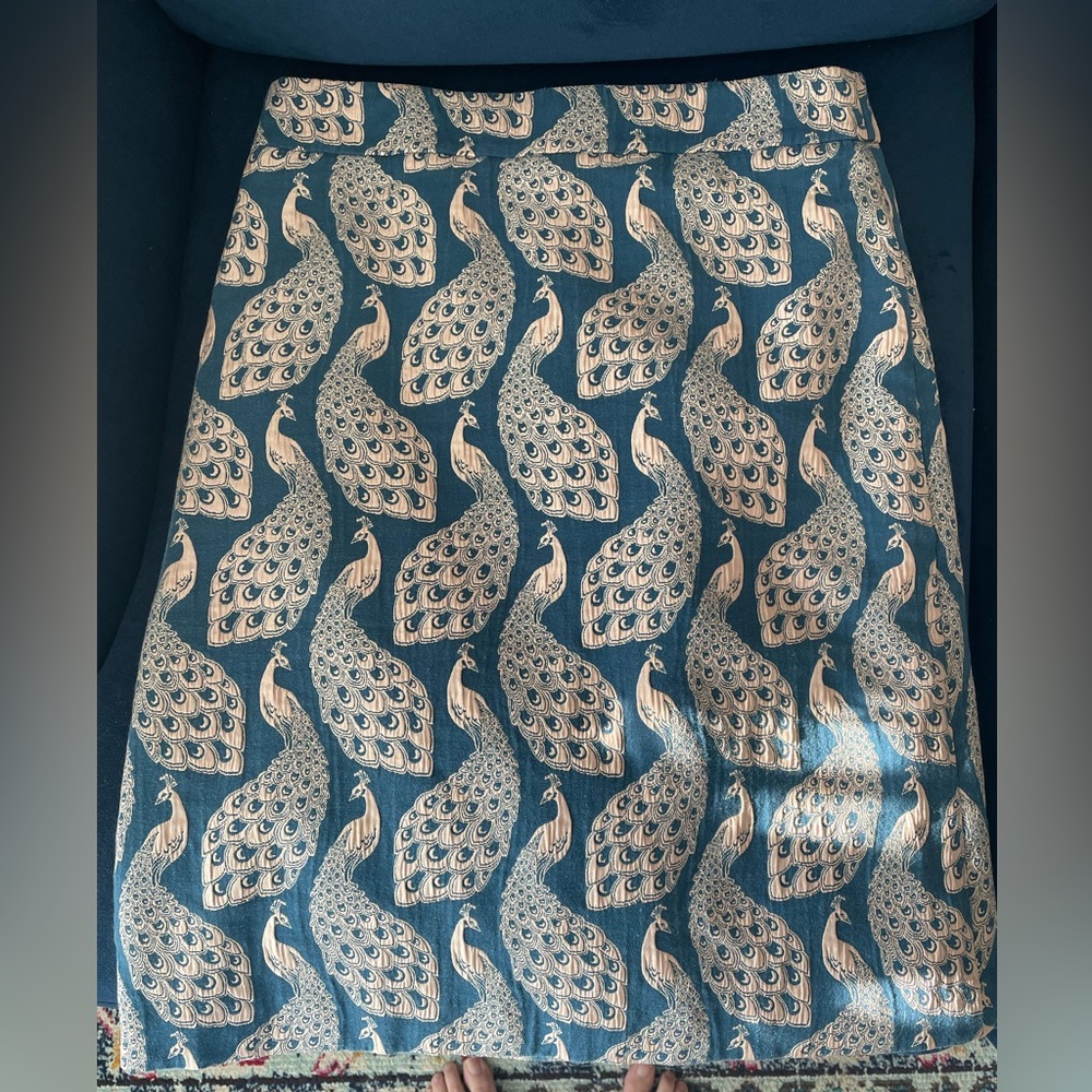 Beautiful peacock print pencil skirt | Ann Taylor (size 6)